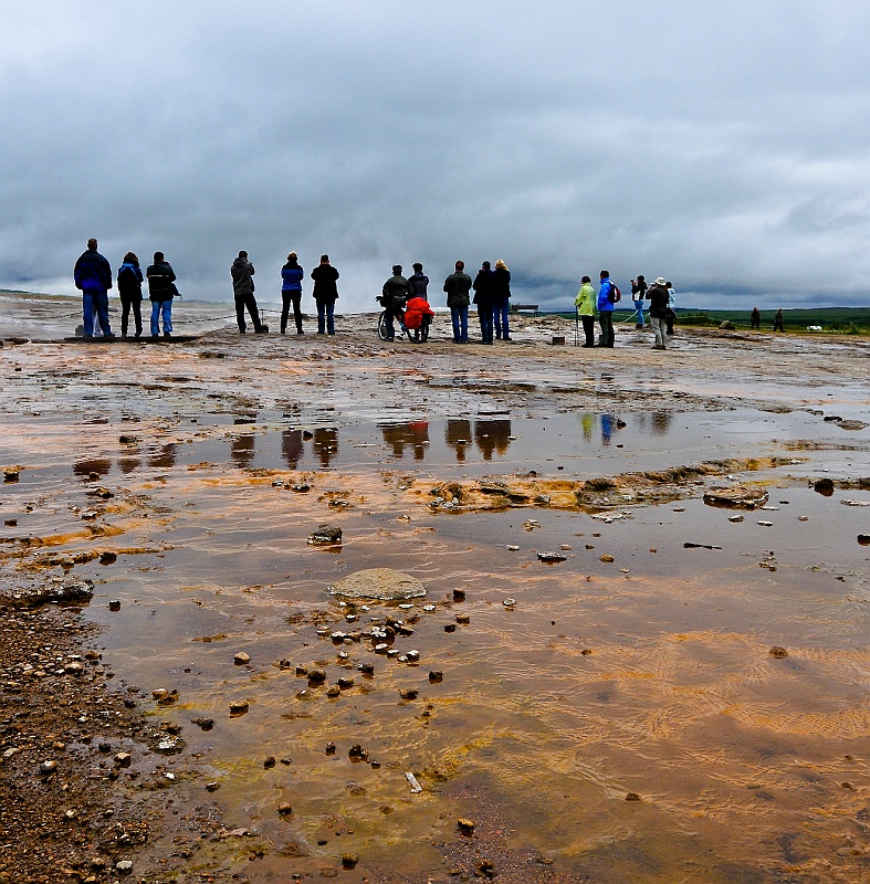 ABC_4763.jpg - Geysir - Le site de Geysir est �tonnant aussi par son sol constell� de cristaux multicolores.