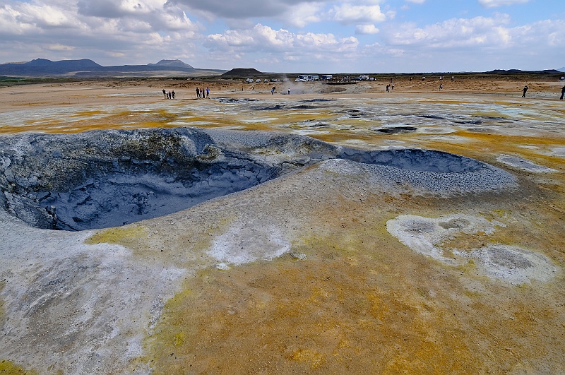 ABC_5673.jpg - Hverar�nd - Les solfatares du site d�gagent des vapeurs sous pression compos�es principalement d'eau, d'ammoniac, de m�thane et d'hydrog�ne.