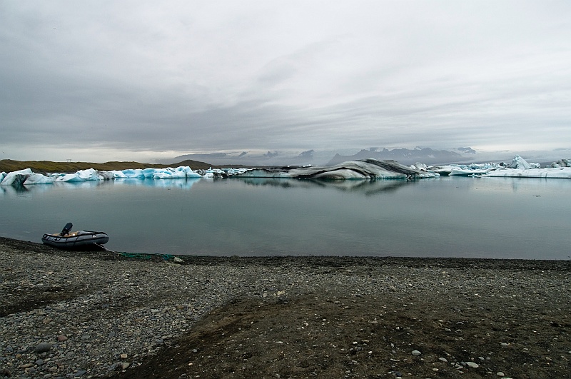 ABC_6280.jpg - J�kuls�rl�n et ses icebergs stri�s de cendres.