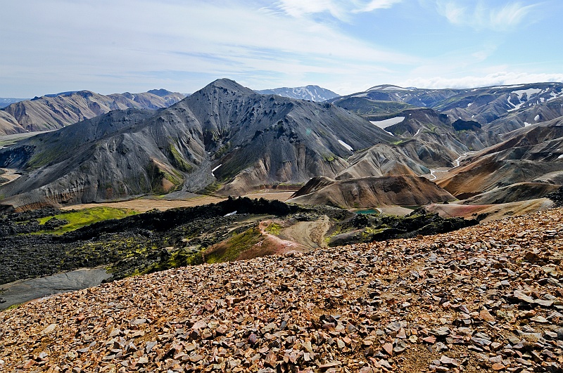 ABC_5843.jpg - Du sommet du Brennisteinsalda, on couvre un panorama magnifique. A gauche, la coule de lave de Laugahraun, au fond, Blhnkur, le point culminant de la rgion (946 m).
