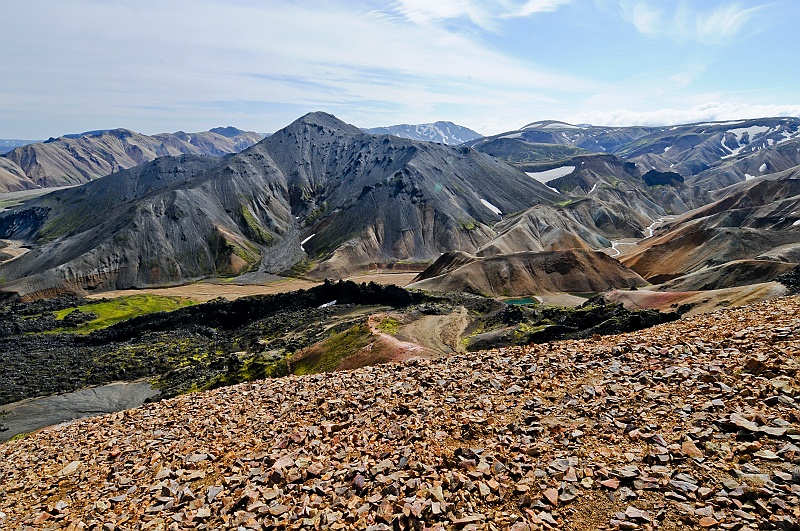 ABC_5843.jpg - Du sommet du Brennisteinsalda, on �couvre un panorama magnifique. A gauche, la coul�e de lave de Laugahraun, au fond, Bl�hn�kur, le point culminant de la r�gion (946 m).