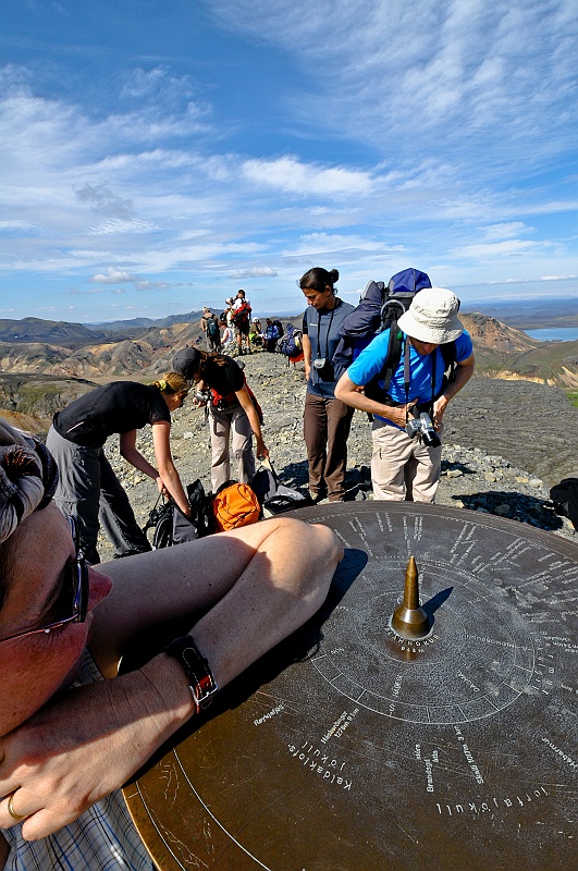 ABC_5854.jpg - Depuis le sommet du Bl�hn�kur (946 m), le point culminant de la r�gion. Une table d'orientation permet de s'y retrouver parmi les sommets environnants.