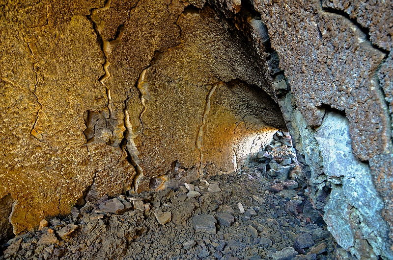 ABC_5439.jpg - Leirhnjkur - Un tunnel form durant le refroidissement de la lave.