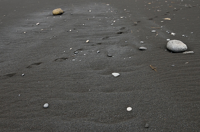 ABC_6429.jpg - La plage de sable noir de Vk.